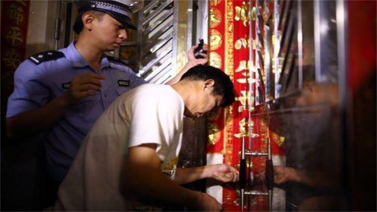 渭南请开锁师傅开了锁后，师傅